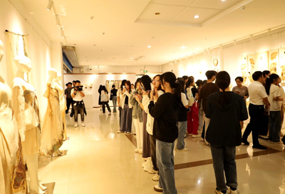 尋根千年 文化重綻 江西夏布文創(chuàng)作品巡展走進江西工業(yè)貿(mào)易職業(yè)技術(shù)學(xué)院